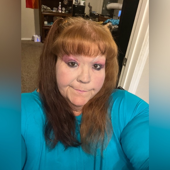 Meet your Posher, Janet - Picture 2 of 4